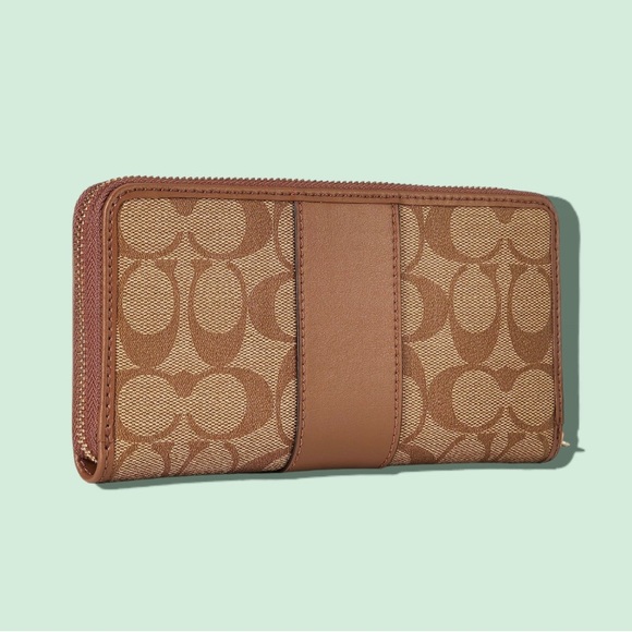 Coach Popular Classic Signature Design NWOT Wallet - Picture 2 of 5